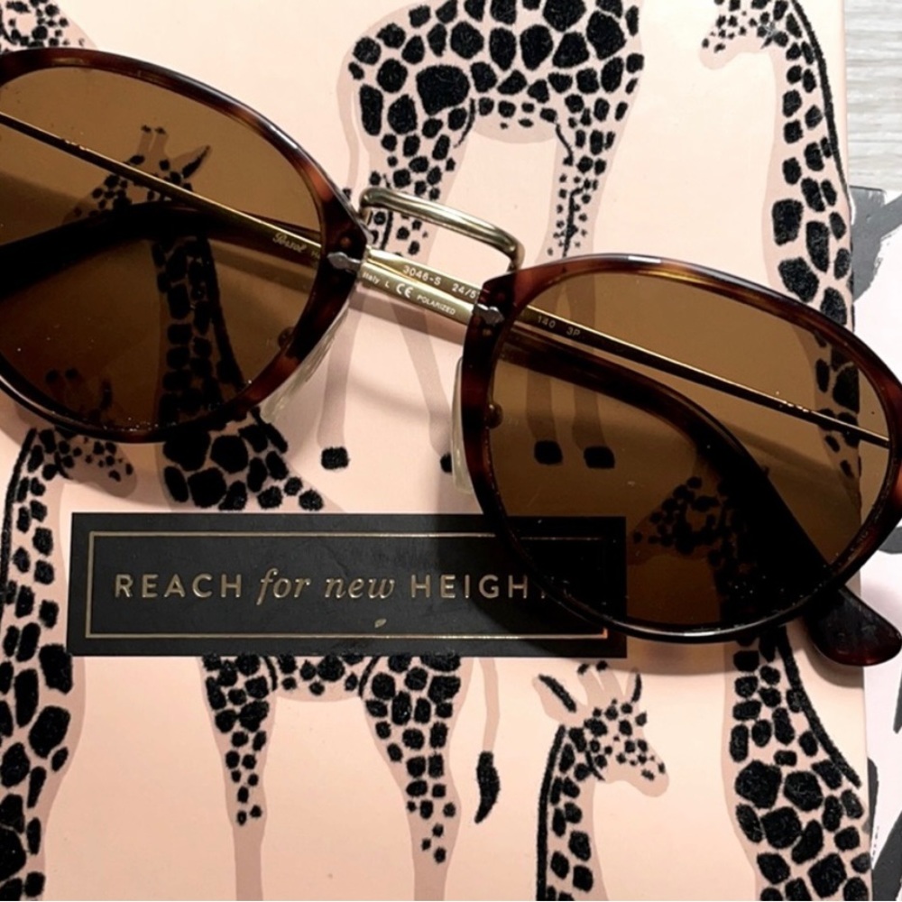 Persol Tortoise rounds,